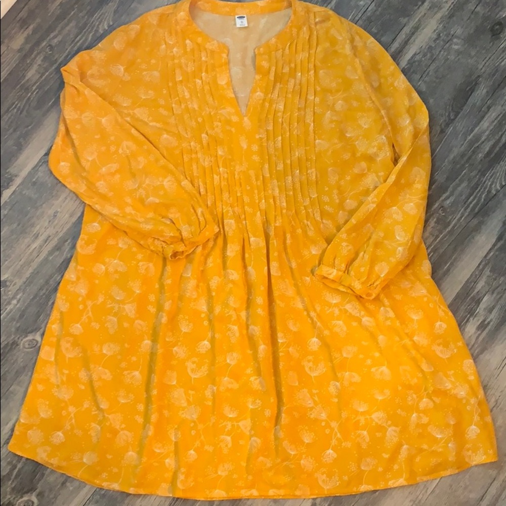 Old Navy Long Sleeved Pintuck Floral Swing Dress